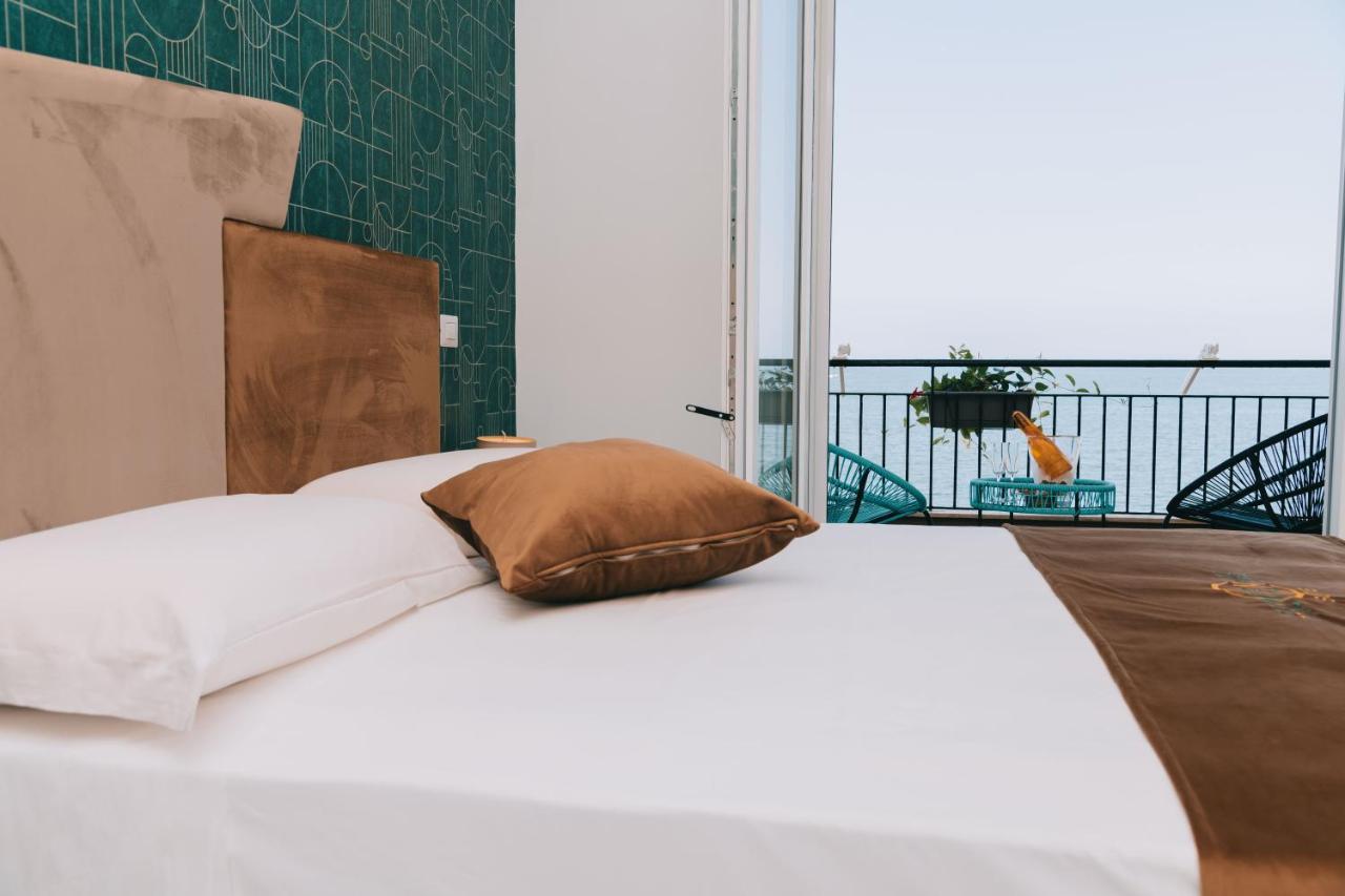 Frontemare Suite Кастелламмаре-ді-Стабія Екстер'єр фото