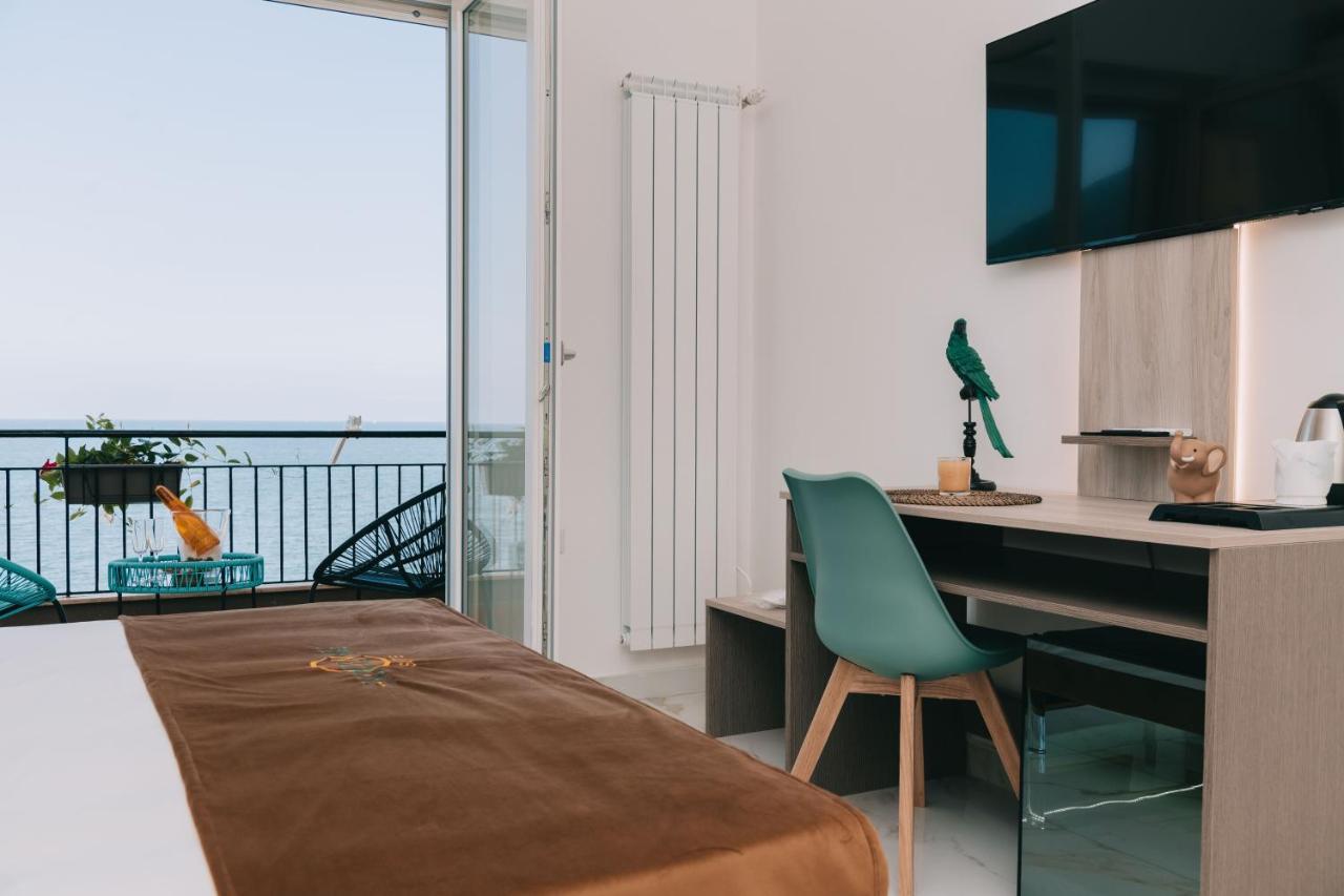 Frontemare Suite Кастелламмаре-ді-Стабія Екстер'єр фото
